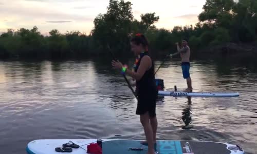 Nehirde Arkadaşına Poz Verirken Kütüğe Kurban Olması