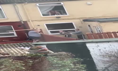 Tahta Atmalı Komşu Kavgası