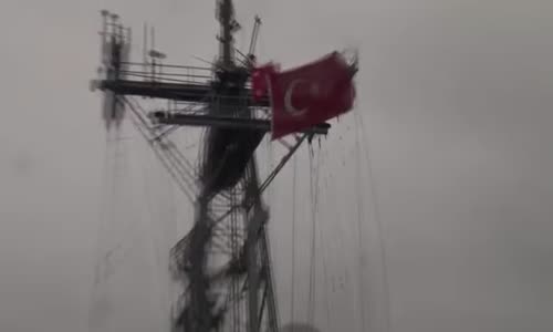 Türk Savaş Gemilerinin Dev Dalgalarla Mücadelesi 