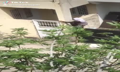 Evde Sıkılıp Firar Eden Nine 