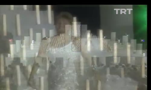 Sibel Can-Hasret Dolu Bir Kalbe Acı Vermek Olmaz Ki