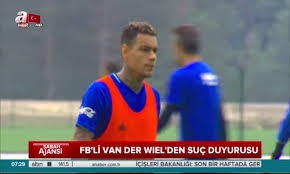 FB'li Van der Wiel'den Suç Duyurusu