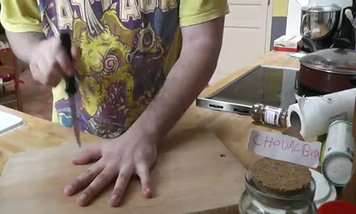 Şarkı Söyleyerek Bıçak Şovu Yapan AKıllı Adam!