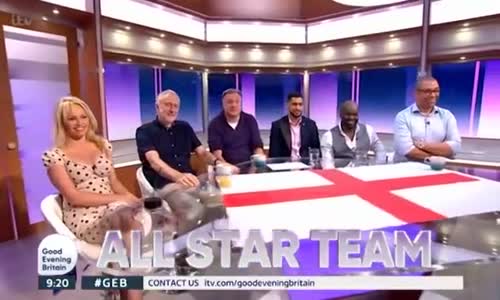 Canlı Yayında Gözlerini Pamela Anderson'ın Göğüslerinden Alamayan Siyasetçi