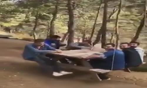 Piknik Masasını Salıncağa Dönüştürmek