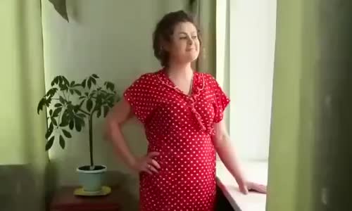 Dürbün İle Dışarı Bakıyorlar