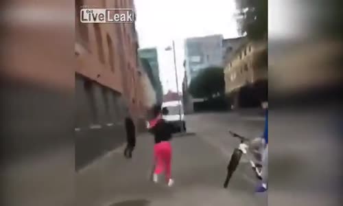 Havai Fişekle Şaka Yapıp Kızın Aklını Almak