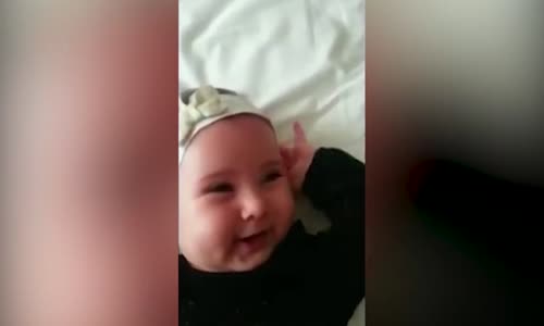 Gülüşüyle Sosyal Medyayı Sallayan Bebek