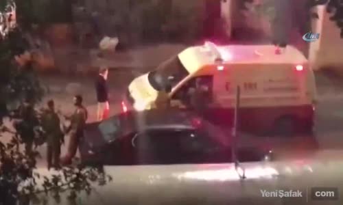 Yahudi Yerleşimciler Hasta Taşıyan Ambulansın Önünü Kesti