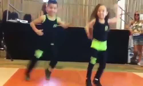 Çocukların Dans PErformansı Mükemmel