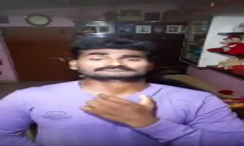 Hintli Adamın Çılgın Yüz Dansı 