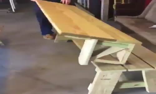 Akıllıca tasarlanmış bu masa, istediğinde banka dönüşüyor...