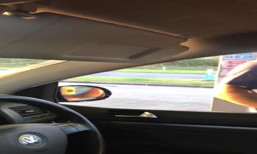 Arabasına Gelen Adamı Bekleyen Sürpriz Koku