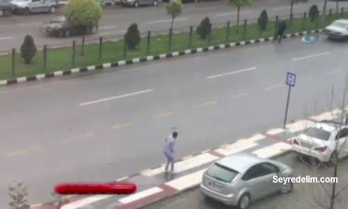 Manisa'da Sokak Ortasında Silahlı Çatışma Kamerada