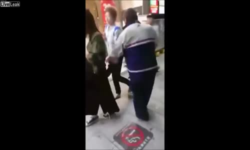 Önüne Geleni Elleyen Japon