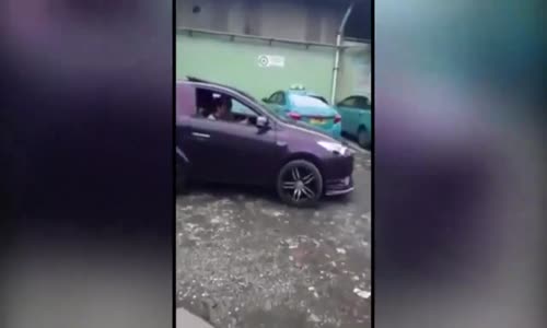 8 Tekerleği Bulunan Otomobil