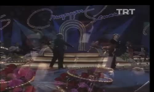 Müzeyyen Senar-Geçmesin Günümüz Sevgilim Yasla izle 