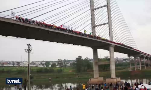 245 Kişi Aynı Anda Köprüden Atladı