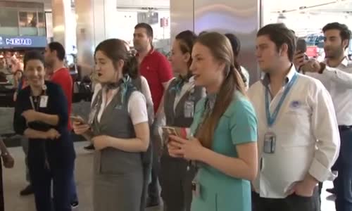 Havalimanında İlginç Evlilik Teklifi