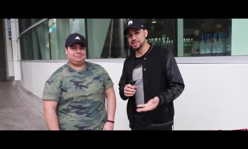 İnsanlara Dünyanın En Acı Biberini Denetmek