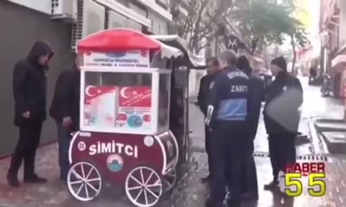 Köşebaşı simit tezgahlarını zabıtaların el koydurturlar..