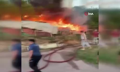 Ahır alevlere teslim oldu, itfaiye ekipleri güçlükle söndürdü 