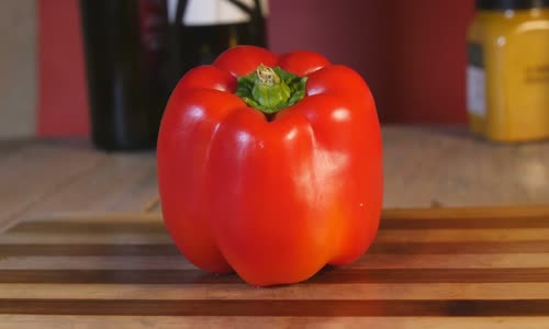 Makro Çekim Eşliğinde Ortadan İkiye Ayrılan Günlük Hayatta Kullandığımız Objeler