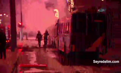 Atina’da Troleybüse Molotoflu Saldırı
