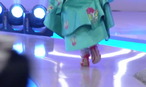 Ayakkabısı OLAY Yarattı Ama Kombini Beğenilmedi!