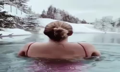 kışta karlar altında havuz keyfi