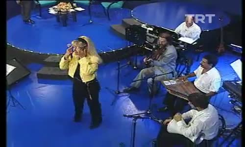 Emel Sayın-Hatırlar Mısın izle