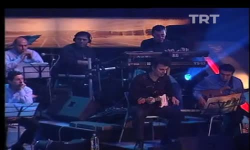 Zerrin Özer-Karnı Büyük Koca Dünya