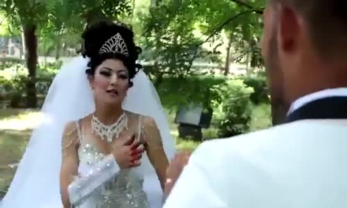 Etkisinden Çıkmayacağınız Beyin Sulandıran Evlilik Klibi