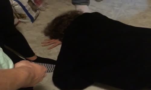 Spatula ile İşkence Yapan Gençler