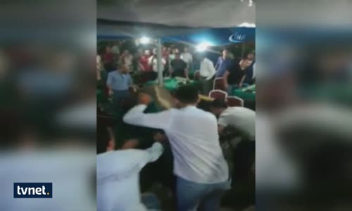 Kaçak Boğa Kahvehaneye Daldı