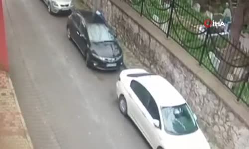 Motosiklet İle Otomobil Kafa Kafaya Çarpıştı 