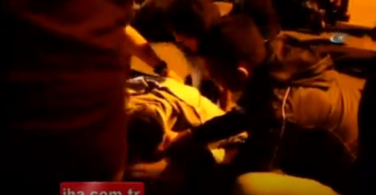 Yayaya Çarpan Motosiklet 50 Metre Sürüklendi  2 Yaralı 