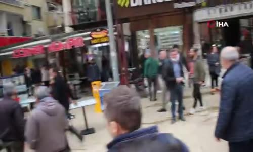 Yumrukların Havada Uçuştuğu Kavgayı Film Seyreder Gibi İzlediler 