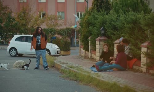 Klavye Delikanlıları- Ağlamayan Bebeye Meme Yok