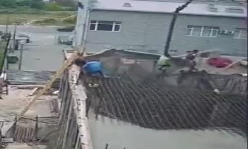 İnşaat İşçilerinin İlginç İş Kazası 