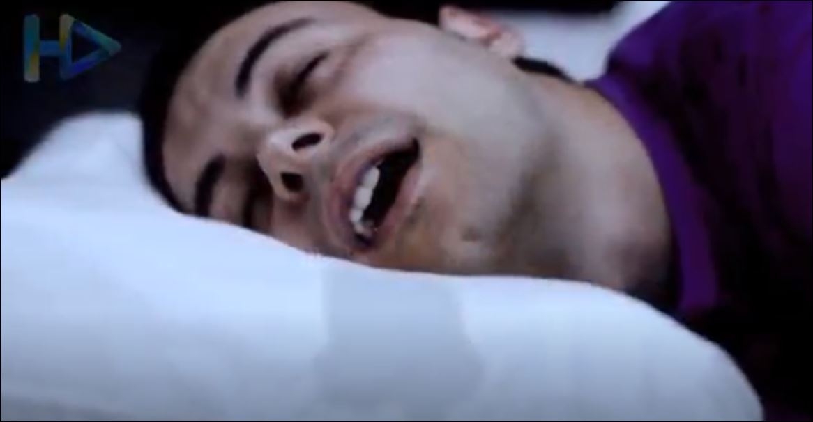 мужчина в кровати. The big sleep facts. In their sleep. Their sleep!. Average person gif.