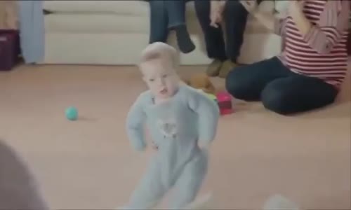 Emeklemeyip Direk Dans Eden Mutlu Bebek , Çok Komik