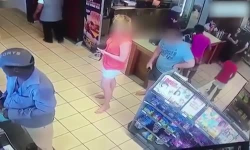 Etek Altı Görüntüleyen Sapığın Yakalandığı Anlar 