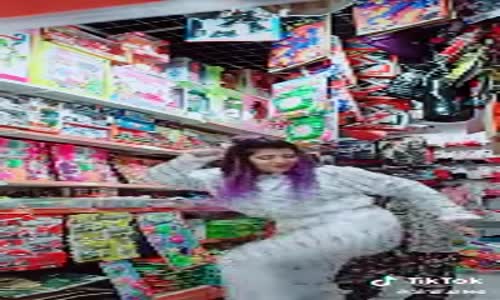 TikTokçu Kıza Şaşkınlıkla Bakan Teyze 