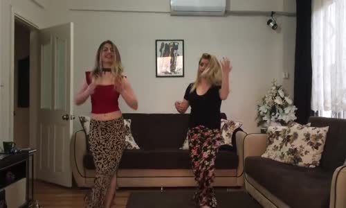 Trakyalı Kıvrak Kızların Dans Gösterisi