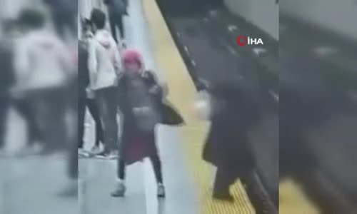 Kanada’Da Metro İstasyonunda Bekleyen Kadın Raylara İtildi