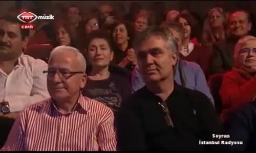 Münevver Özdemir - Baba Bugün Dağlar Yeşil Boyandı