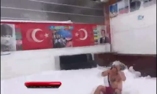 Eksi 10 Derecede Yarı Çıplak Yıkanan Yurdum İnsanı