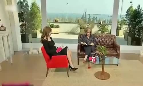 Sunucu Merve Yıldırım'dan Yürek Hoplatan Frikik