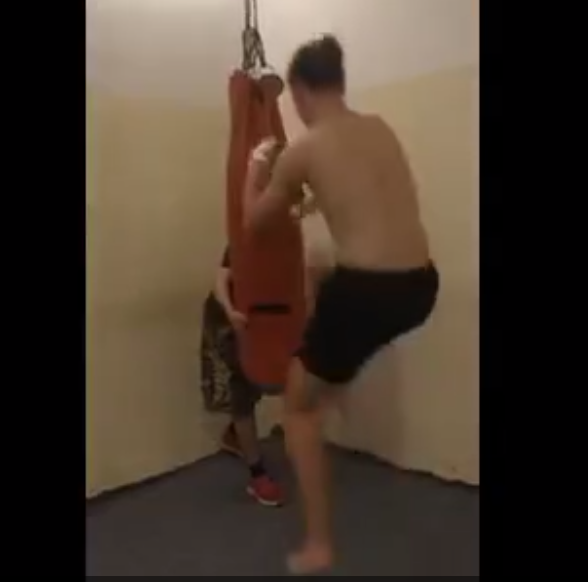 Kickbox Tekmesi Yüzüne Patlayan Eleman